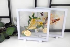 Fotokader met droogbloemen en houten label