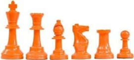 Oranje plastic schaakstukken