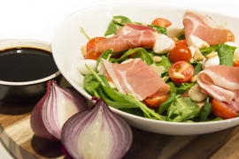 Maaltijdsalade Tomaat/mozzarella met serranoham