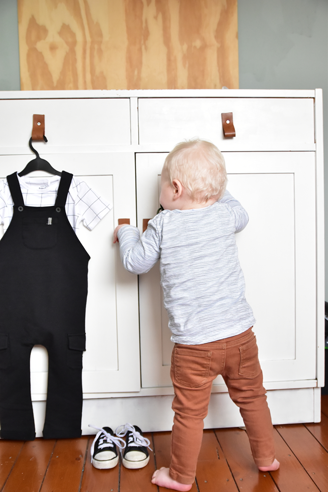 Frisse babykamer okergeel en groen