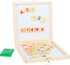 Houten speelgoed magnetische letters - cijfers en krijtbord inéén, Small Foot