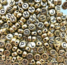20 gram gouden letterkralen met zwarte letters