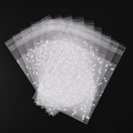 Cellofaan transparant cadeauzakjes met witte stippen  13x8cm (per +/- 100 stuks)