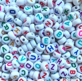 20 gram witte letterkralen met kleuren letters mix