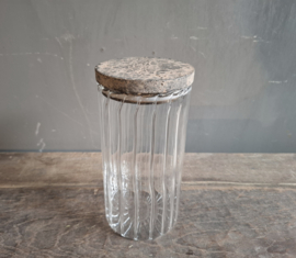 Glazen pot met houten deksel