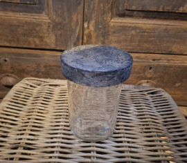 Glazen pot met houten deksel