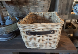 Mand met lederen handvatten