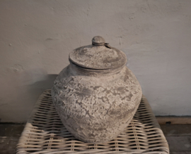 Taupe pot