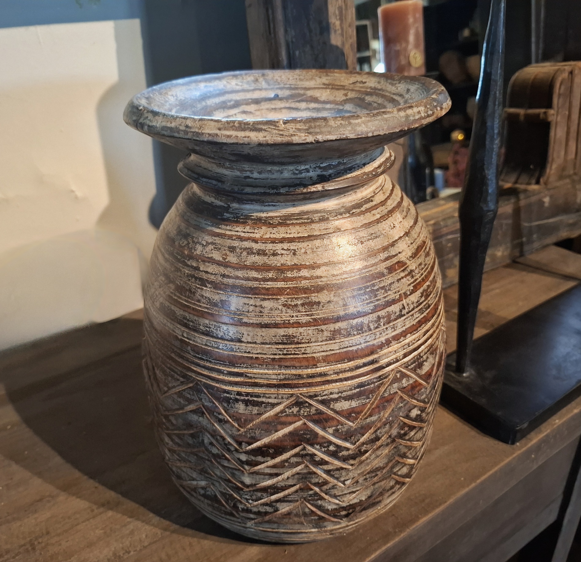 Nepal pot met gravure