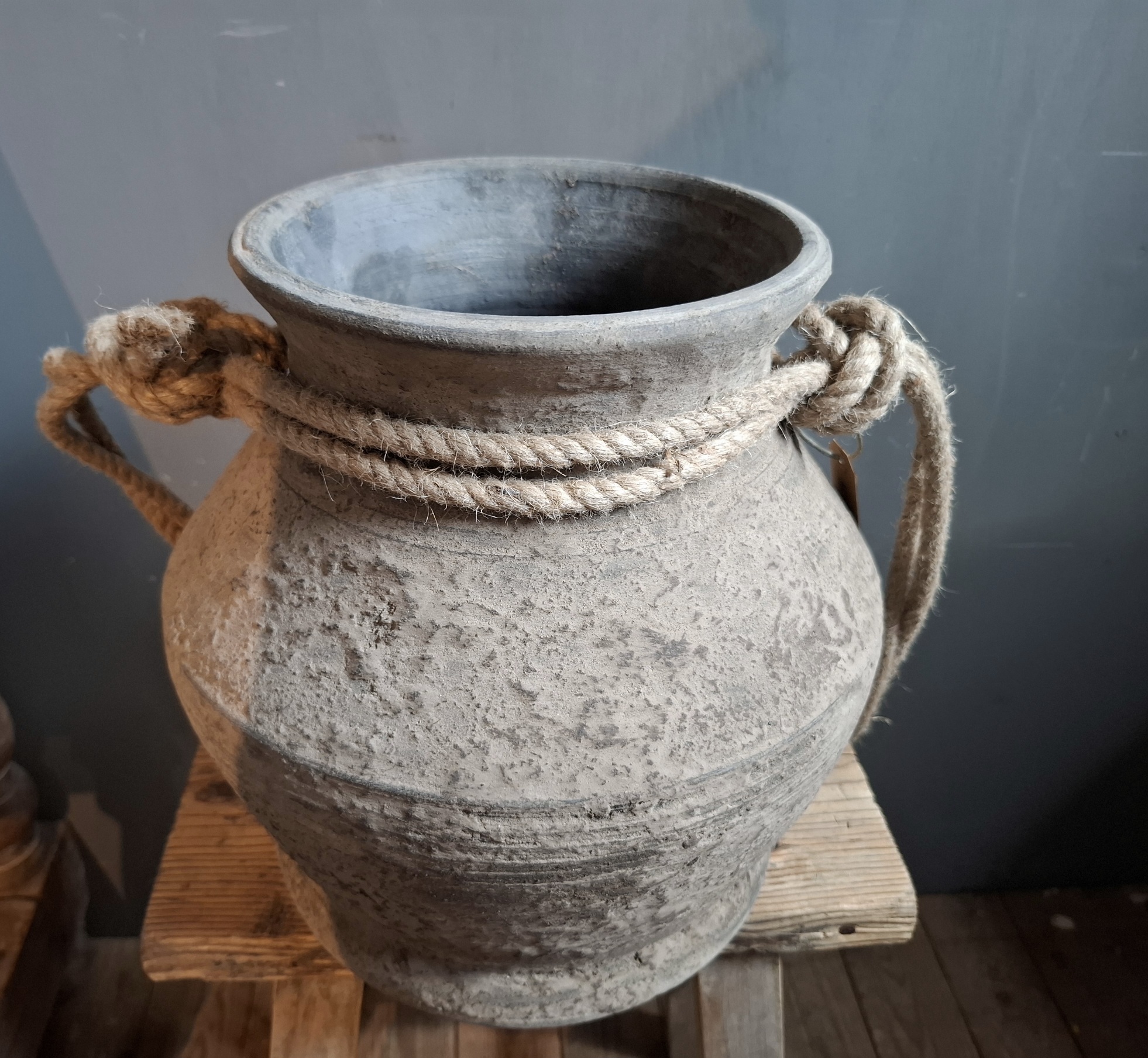 Nepal pot met touw