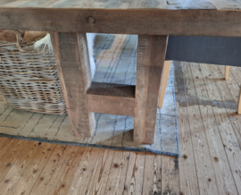 Eetkamertafel