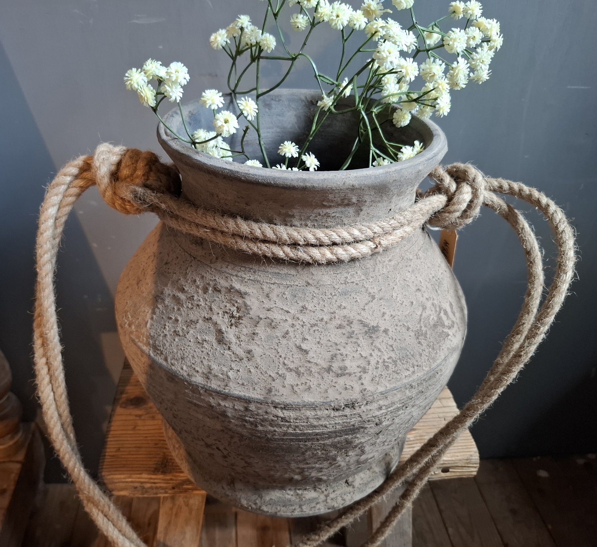 Nepal pot met touw
