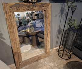 Spiegel met houten rand