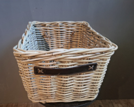 Mand met lederen handvatten