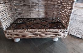 Rotan mand voor eieren