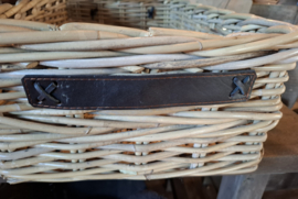 Mand met lederen handvatten