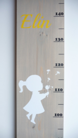 Groeimeter met geboortekaartje van Elin