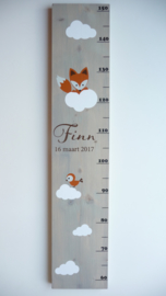 Groeimeter  hout van geboortekaartje kraamcadeau Finn