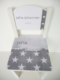 Geboortestoeltje met geboortekaartje Jefta