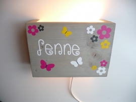 Origineel cadeau met naam lamp bloemen en vlinders