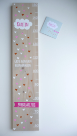 Persoonlijk kado babykamer met naam groeimeter van geboortekaartje