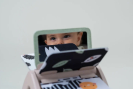 Black - And -  White - Spinning - Book - Contrasterend