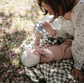 Mushie - Rammelaar en Bijtring - Daisy -  Faded Denim