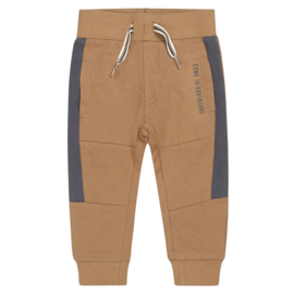 Dirkje - Joggingbroek - Camel - Come - To - Adventure - Maat 56