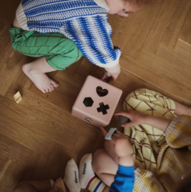 Mushie - Sortingbox - Vormenstoof - Pastel - Roze - 12 vormen