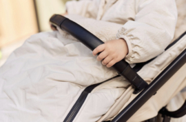 Jollein - Voetenzak - Puffed -Sand - 3/5-puntsgordel