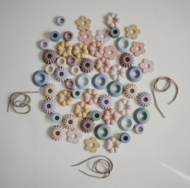 Mushie - Lasing Bead Set - 54 kralen - 4 koorden