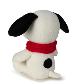 Snoopy - Sitting - With - Scarf - 17 cm