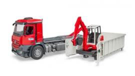 Bruder 3624 - MB Arocs truck met afrolcontainer en minigraafmachine