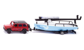 Siku 2564 - Mercedes-AMG G65 mei zeilboot (1:55)