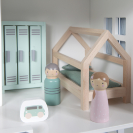 Poppenhuis houten kinderkamer