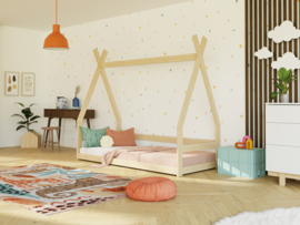 Laag kinderbed in de vorm van een tipi