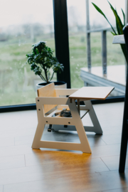 Lage kinderstoel wit