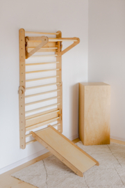 Klimwand en klimdriehoek met glijbaan - Naturel