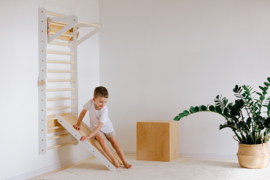 Klimwand en klimdriehoek met glijbaan - wit