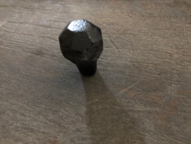 Knop 5 •