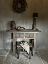 Sidetable / haltafeltje met 2 lades .