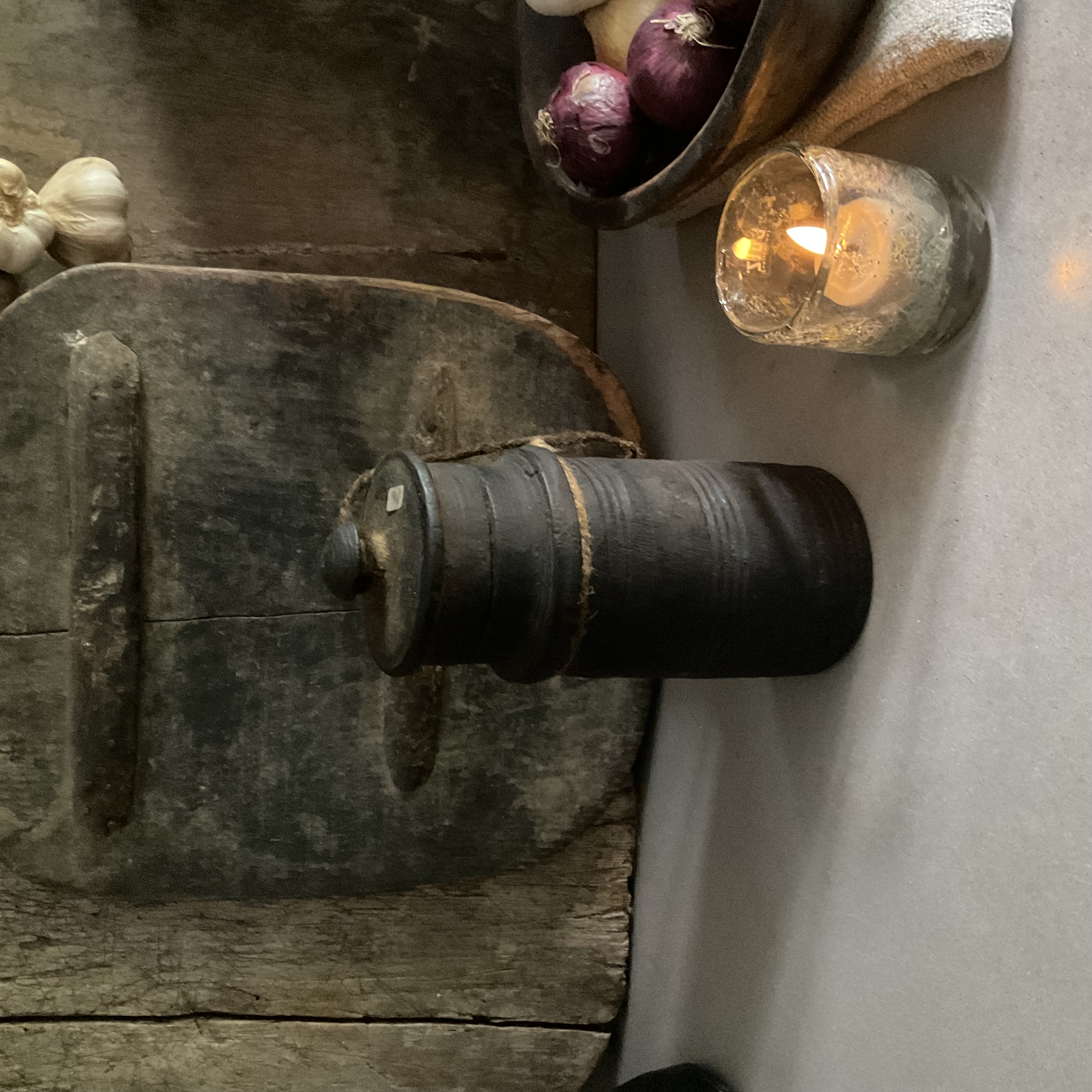 Houten kruikje met deksel, r89