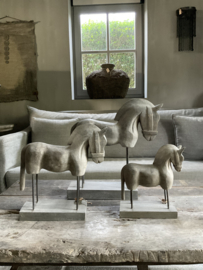 Houten paard op staander L •