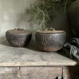 Houten schaal met deksel, nr 3 (linker)