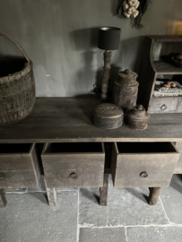 Sidetable / dressoir met 4 grote lades .