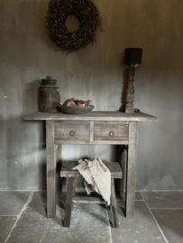 Sidetable / haltafeltje met 2 lades .