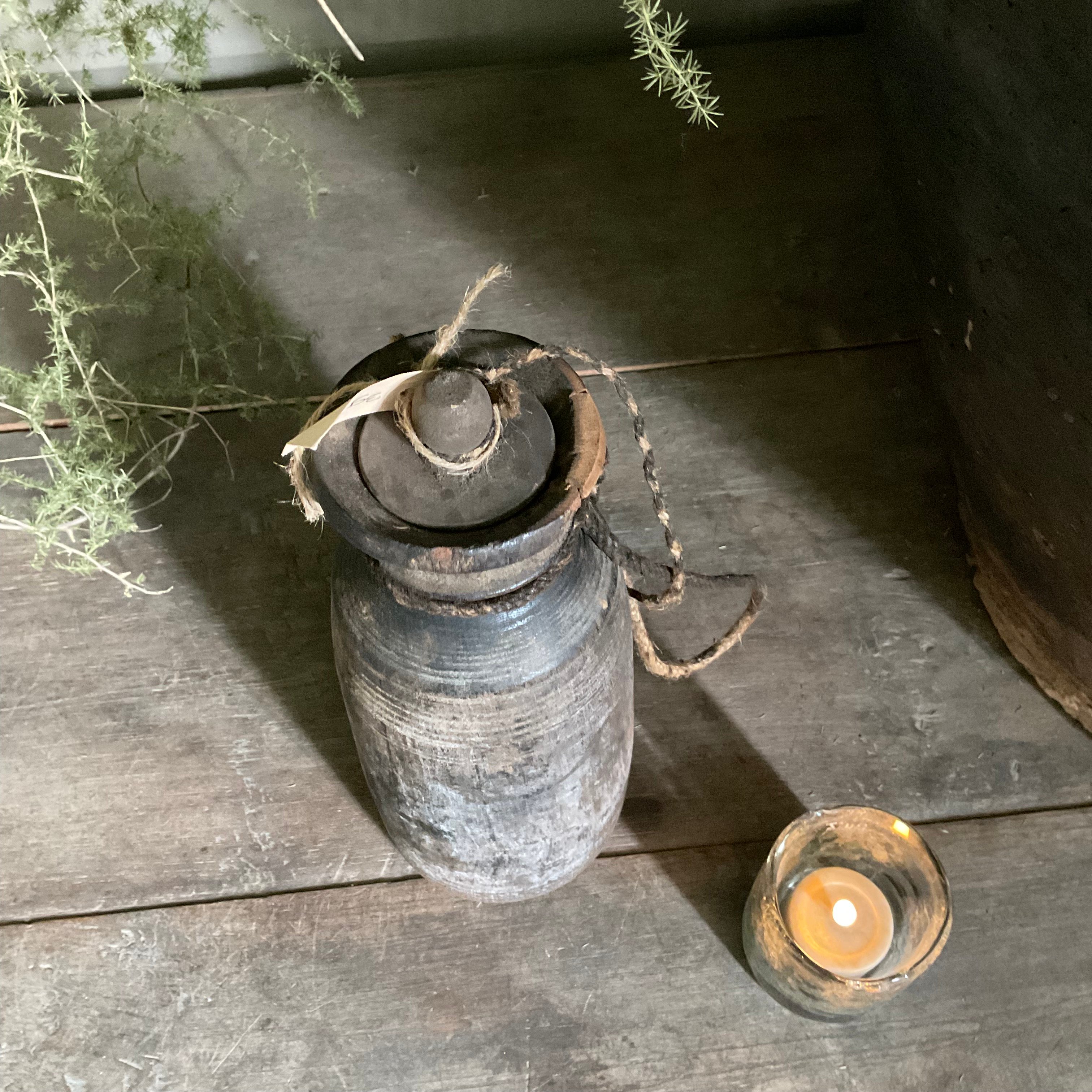 Houten kruikje met deksel, nr 16