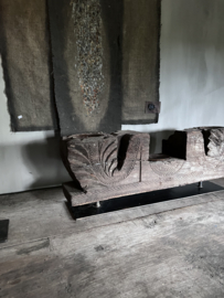 Ornament / kandelaar op staander, nr 2 •