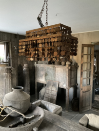 Rechteckige Lampe mit kleinen Rostscheiben