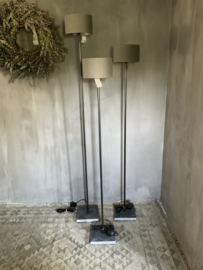 Staande lamp L, ronde buis .